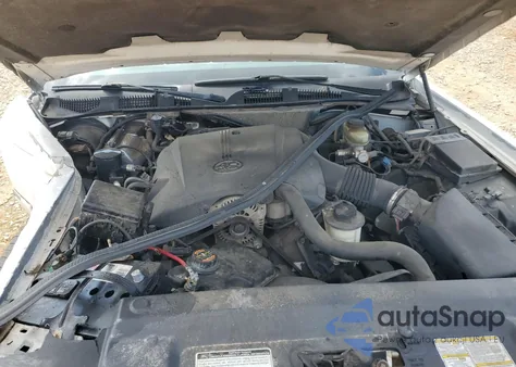 2000 Mercury Grand Marquis Gs z USA, uszkodzony, nr VIN 2MEFM74W5YX627472